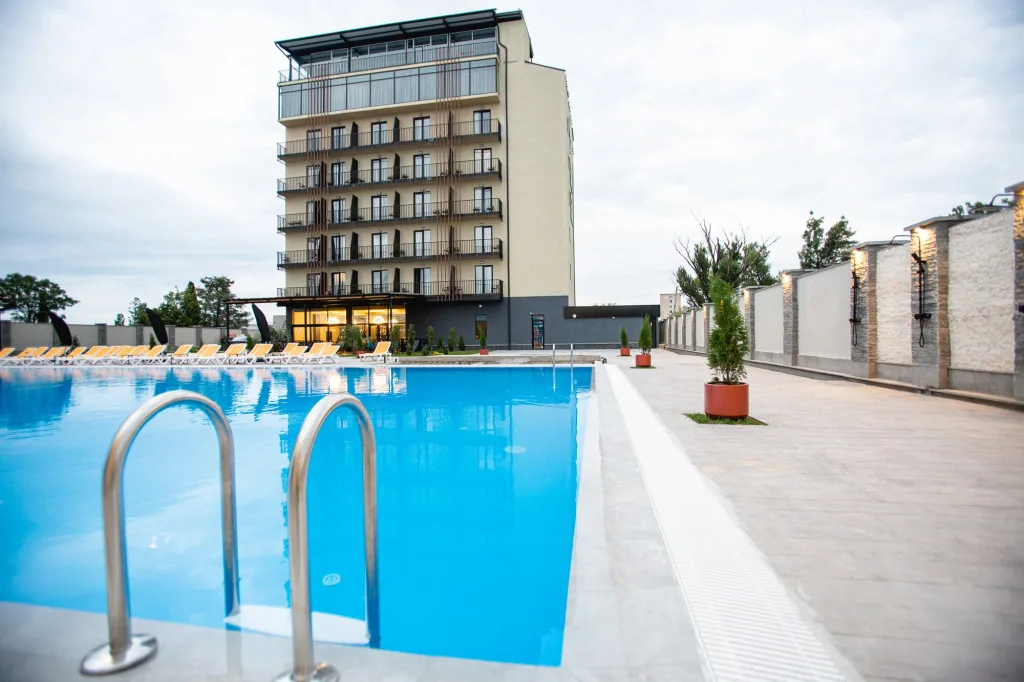 West Inn Hotel